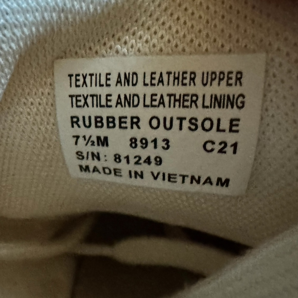 Tory Burch T-monogram lace-up sneakers, perfect for women size 7.5. - Picture 11 of 12